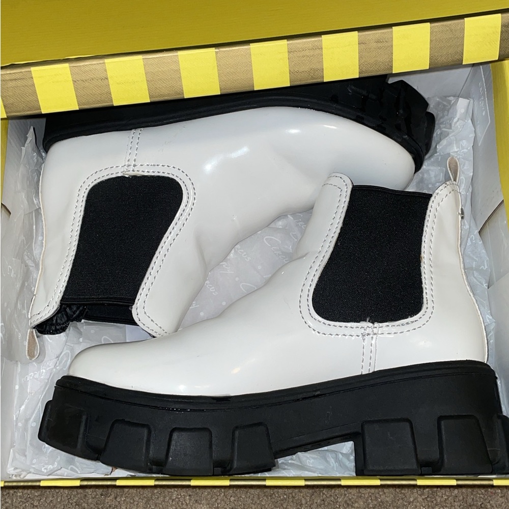 White/black chelsea boots by sam edelman